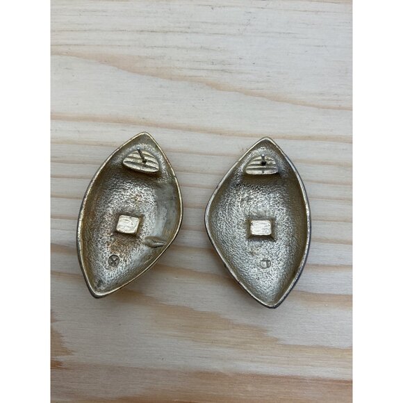 Vintage Gold & Black Post Back Pierced Earrings Oval Shape - Picture 3 of 3